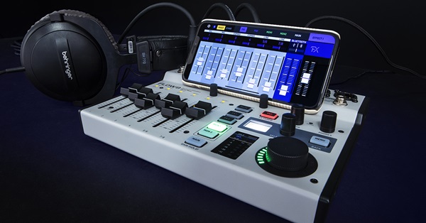 Bàn mixer Behringer Flow 8 chuyên nghiệp