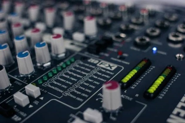 Bàn mixer Allen & Heath ZED-16FX chuyên nghiệp